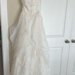 Elegant White Strapless Wedding Dress
